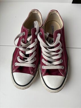 Converse Low Top Sneakers - Burgundy